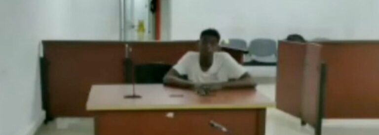 Hombre arrestado por intentar robar a su padre y otros
