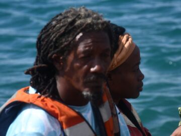 La Armada de Colombia rescata a un grupo de personas. ARMADA DE COLOMBIA APOYO EL RESCATE DE DOS PERSONAS QUE PERMANECIERON 47 DIAS A LA DERIVA