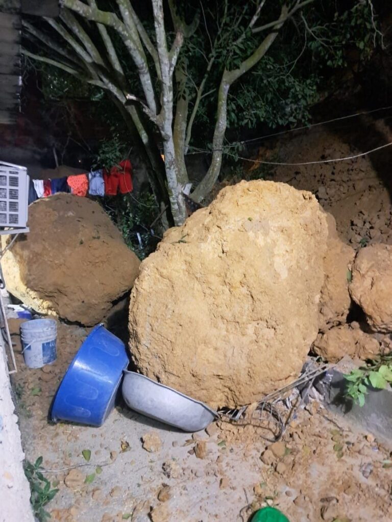 Reporta Alcaldia de Cartagena deslizamiento en Calle 47 de Torices