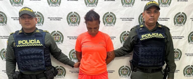 Tenia escondidas en sus partes intimas 65 bolsitas llenas de