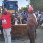 Vecinos de Tierra Baja exigen atencion tras ruptura del alcantarillado