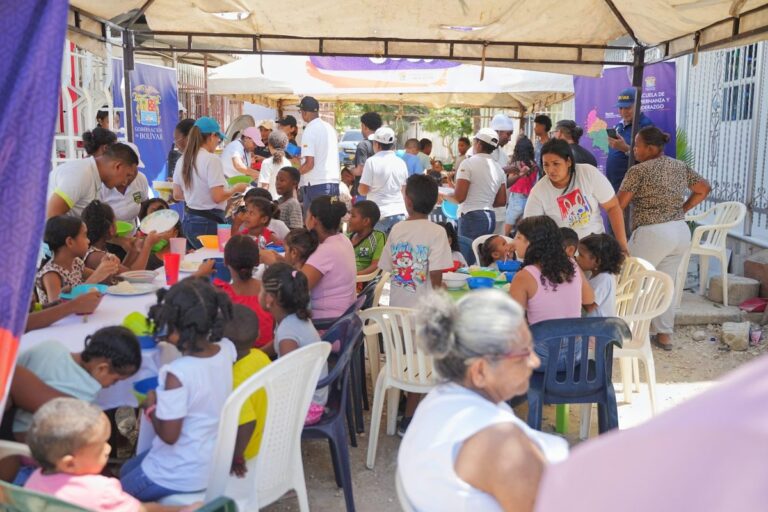 Asistencia masiva en ollas comunitarias organizadas por la Gobernacion de