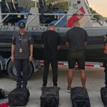 Dos colombianos encontrados con tulas de cocaina en un barco
