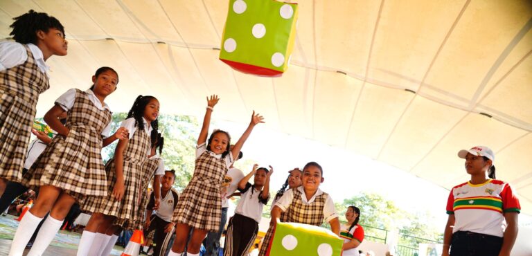 Ecopetrol dona 3600 kits escolares a estudiantes en Cartagena