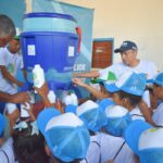 Filtros purificadores son entregados a colegios en zona rural de