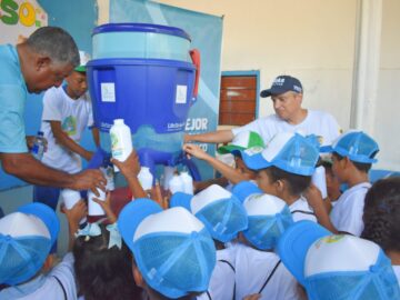 Filtros purificadores son entregados a colegios en zona rural de