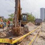 La obra de desvio de tuberias de acueducto en el