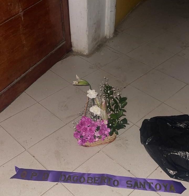 Siguen recibiendo amenazas contra Dagoberto Santoya y dejan corona mortuoria
