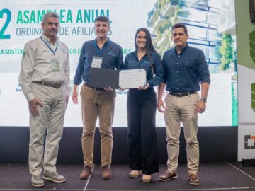 Surtigas recibe premio de Responsabilidad Social por la implementacion del