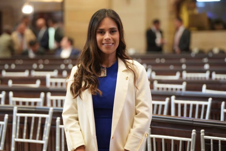 Suspenden a congresista de Bolivar por 60 dias