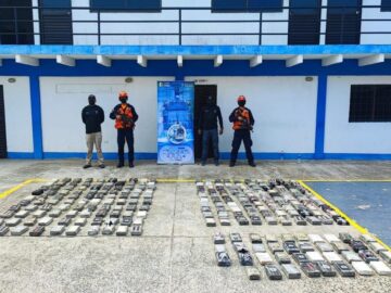 Armada incauta mas de 230 kilogramos de cocaina oculta en