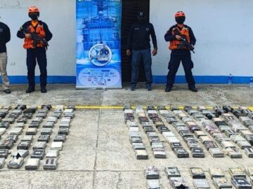 Descubren 230 kilogramos de cocaina escondidos en un barco de