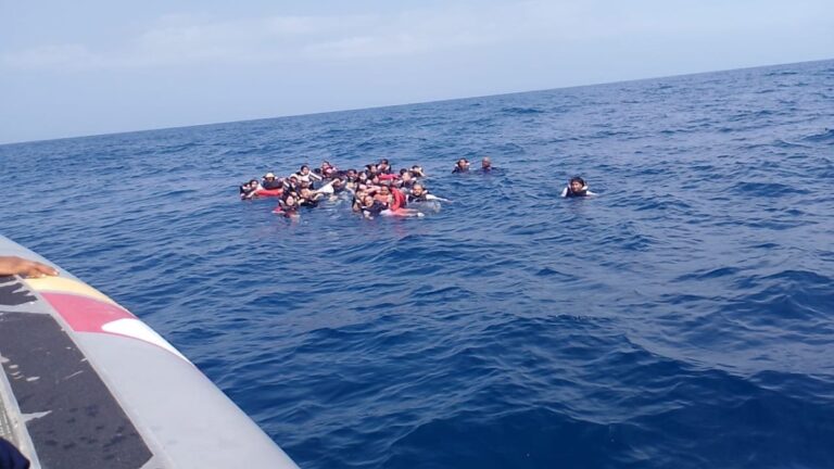 Lancha naufraga con pasajeros en Islas del Rosario Cartagena