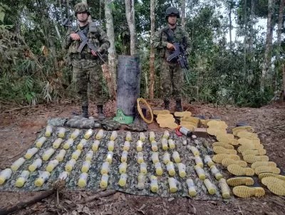 Minas antipersonas incautadas por el Ejercito en Santa Rosa sur.webp