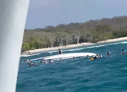 Turistas a bordo de la embarcacion Nevegamus naufragan en zona