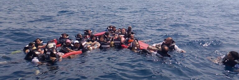 Turistas extranjeros naufragan en Las Islas del Rosario tras hundirse