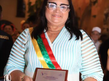 Concejal Luz Marina Paria recibe el galardon Mujer Bolivar 2025
