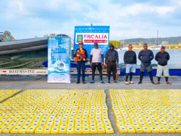 Descubren una tonelada de clorhidrato de cocaina en nuevo golpe. NUEVO GOLPE AL NARCOTRAFICO ARMADA DE COLOMBIA INCAUTO UNA TONELADA DE CLORHIDRATO DE COC