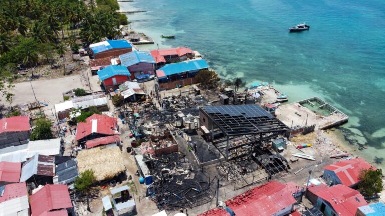 El titulo reescrito seria El Distrito proporciona ayuda a las