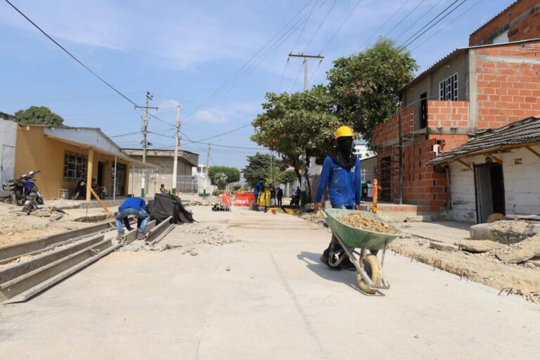 Gobernacion ejecuta obras de mejoramiento vial en distintas zonas de