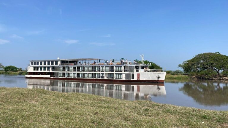 Gobernador Yamil Arana anuncia que el crucero por el rio