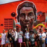 Intrigados en Palenque Los primeros visitantes que exploran en crucero