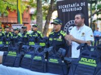 La Policia Bolivar recibe dotacion de chalecos antibalas