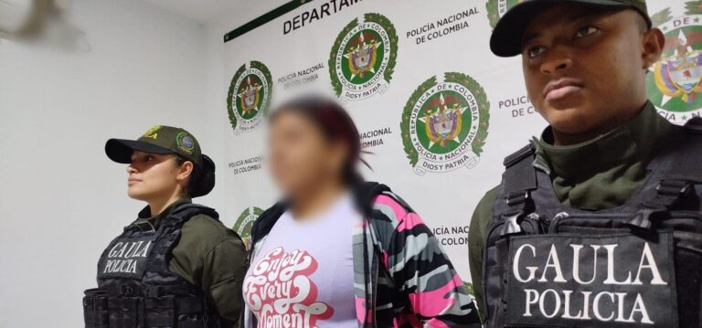 Mujer capturada en Magangue por extorsionar con montajes de fotografias