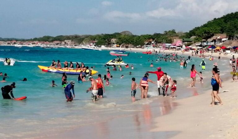 Confusión y maltrato en Playa Blanca: Denuncian restricciones arbitrarias a turistas por parte de una vendedora