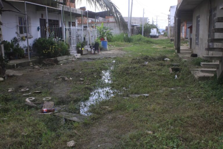 Vecinos de La Sevillana denuncian maltratos por parte de Afinia