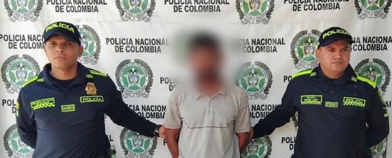 Capturado tras ser sorprendido desnudo agrediendo sexualmente a su hijastra