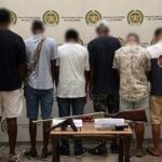 Capturan a 8 personas en taxi Baru con armas de