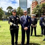 Las Fuerzas Militares otorgan condecoracion al rector de la Universidad