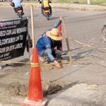 Obras Equis Emprendimiento de un Tapa Hueco que solicita apoyo