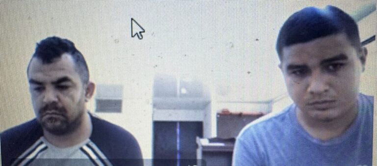 Detencion de hombres acusados de posesion de armas y drogas