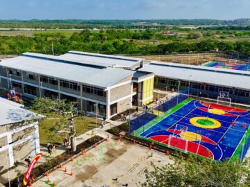 El alcalde Dumek Turbay anuncia becas universitarias y energia solar