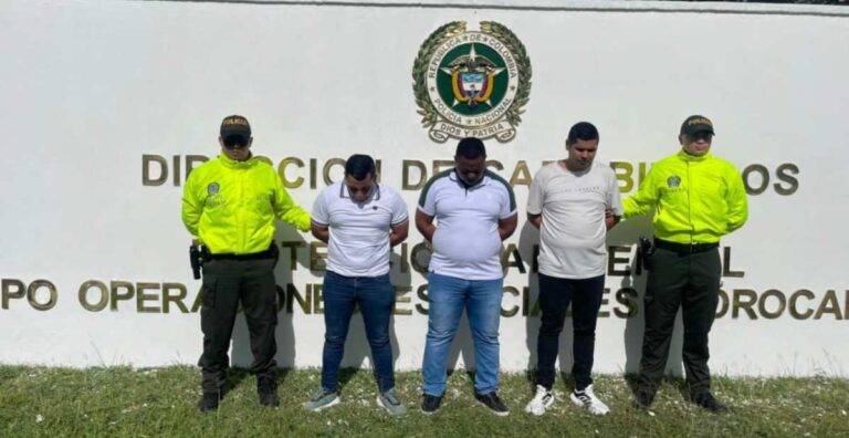 Fiscalia relaciona a policias con red de trafico de madera