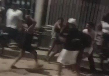 Niña de 15 años detenida por el homicidio de una joven de 16 en el 20 de Julio durante una riña. Niña de 15 años detenida por el homicidio de una joven de 16 en el 20 de Julio durante una riña.