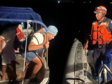 Ocho personas fueron rescatadas en alta mar en el Golfo. ARMADA DE COLOMBIA RESCATA A OCHO PERSONAS A LA DERIVA EN EL GOLFO DE MORROSQUILLO 2 e17