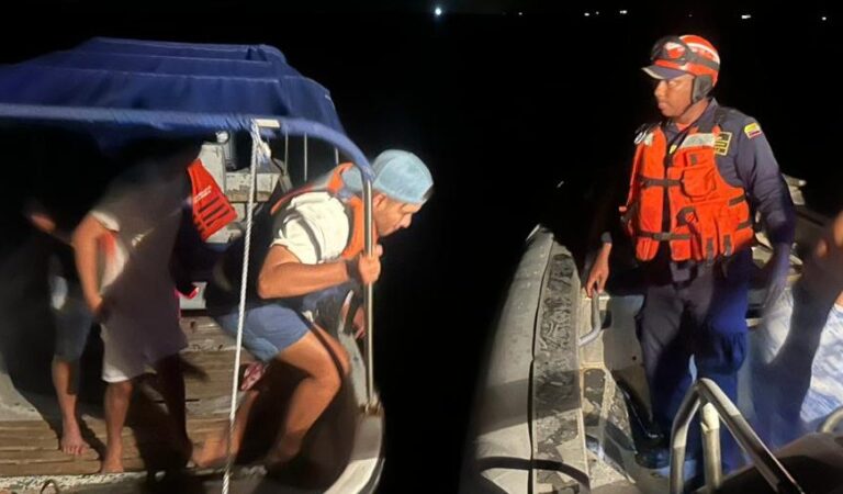 Ocho personas fueron rescatadas en alta mar en el Golfo de Morrosquillo. Ocho personas fueron rescatadas en alta mar en el Golfo de Morrosquillo.