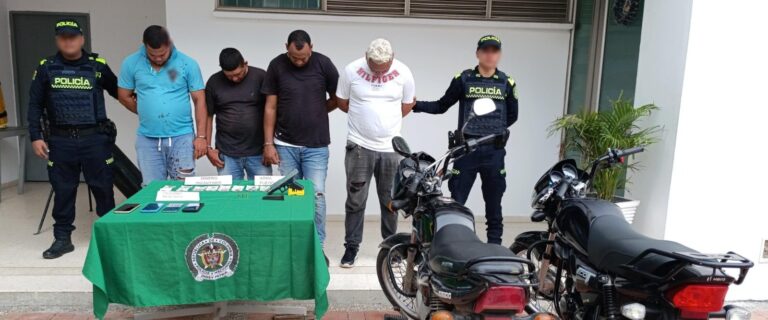 Piratas terrestres detenidos tras robar un camion de alimentos en