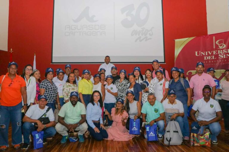 Aguas de Cartagena promueve la capacitacion academica de 33 lideres