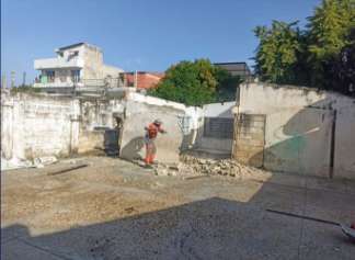 Comenzo la demolicion de la antigua casa que representaba un