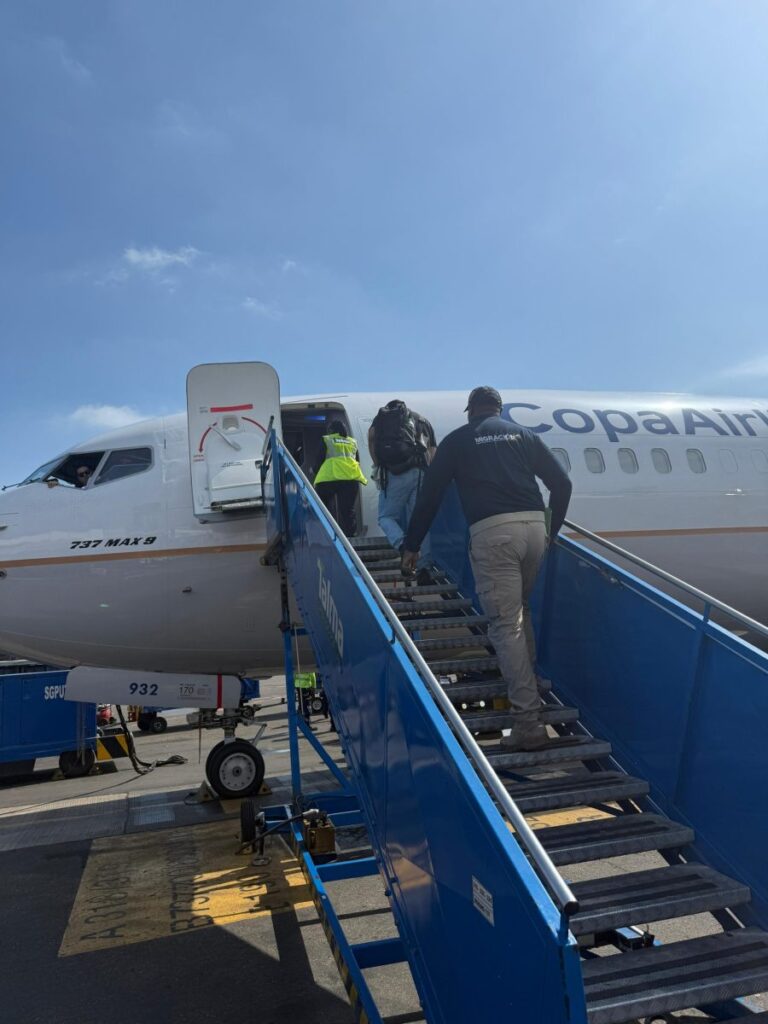 Ejecutan la expulsion de un norteamericano que protagonizo actos violentos