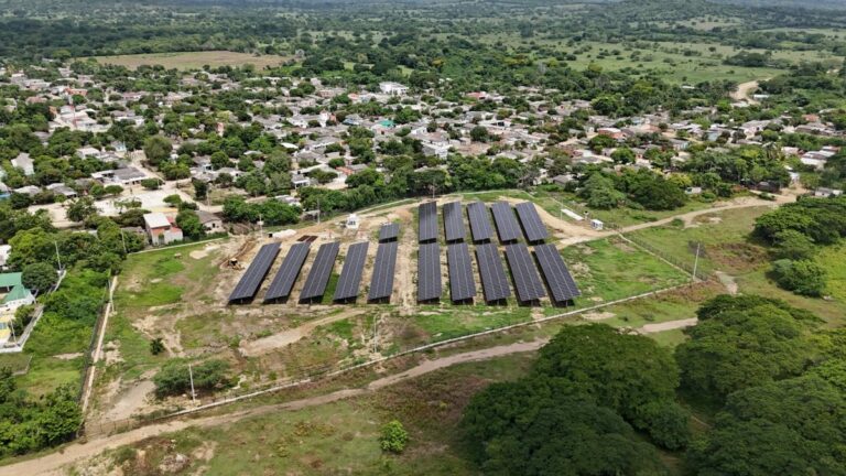 Entrega del primer parque solar fotovoltaico por parte del Gobierno