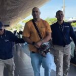 Expulsan a estadounidense involucrado en actos violentos en el aeropuerto