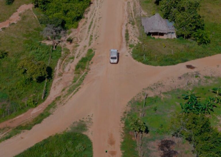 Fondo Adaptacion e Invias firman acuerdo para restaurar 200 caminos