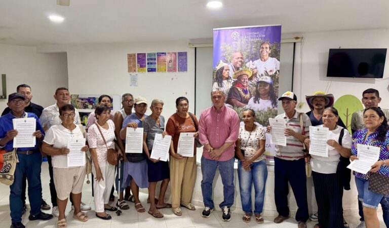 Interacción con la comunidad de Las Palmas en San Jacinto: asignación de terrenos otorgada por la Agencia de Tierras Interacción con la comunidad de Las Palmas en San Jacinto: asignación de terrenos otorgada por la Agencia de Tierras