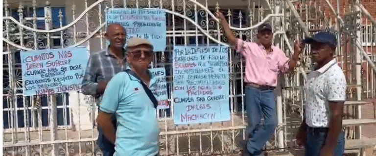 Protesta afuera del Acueducto Regional de la Linea en Santa