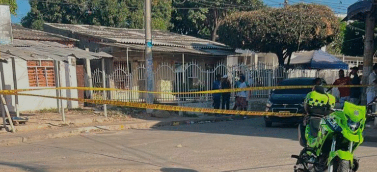 Sicarios abren fuego contra dos hombres en el barrio Ceballos de Cartagena. Sicarios abren fuego contra dos hombres en el barrio Ceballos de Cartagena.